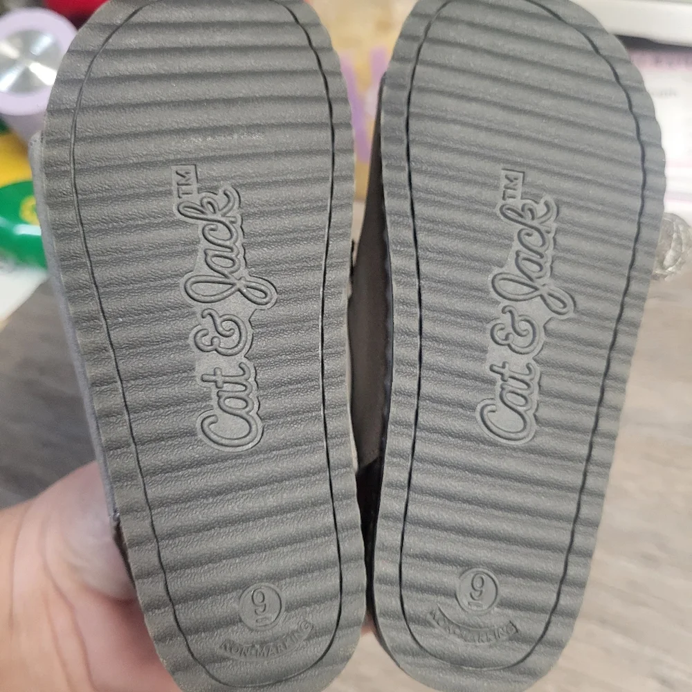 Cat & Jack NWT Gray Youth Girls Sandals‎ Size 9